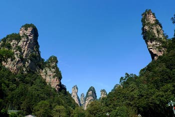 張家界國(guó)家森林公園、黃龍洞、天門(mén)山、鳳凰古城純玩五日游