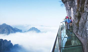 張家界天門山國家森林公園、天門山索道、天門山寺、天門洞、玻璃棧道一日游